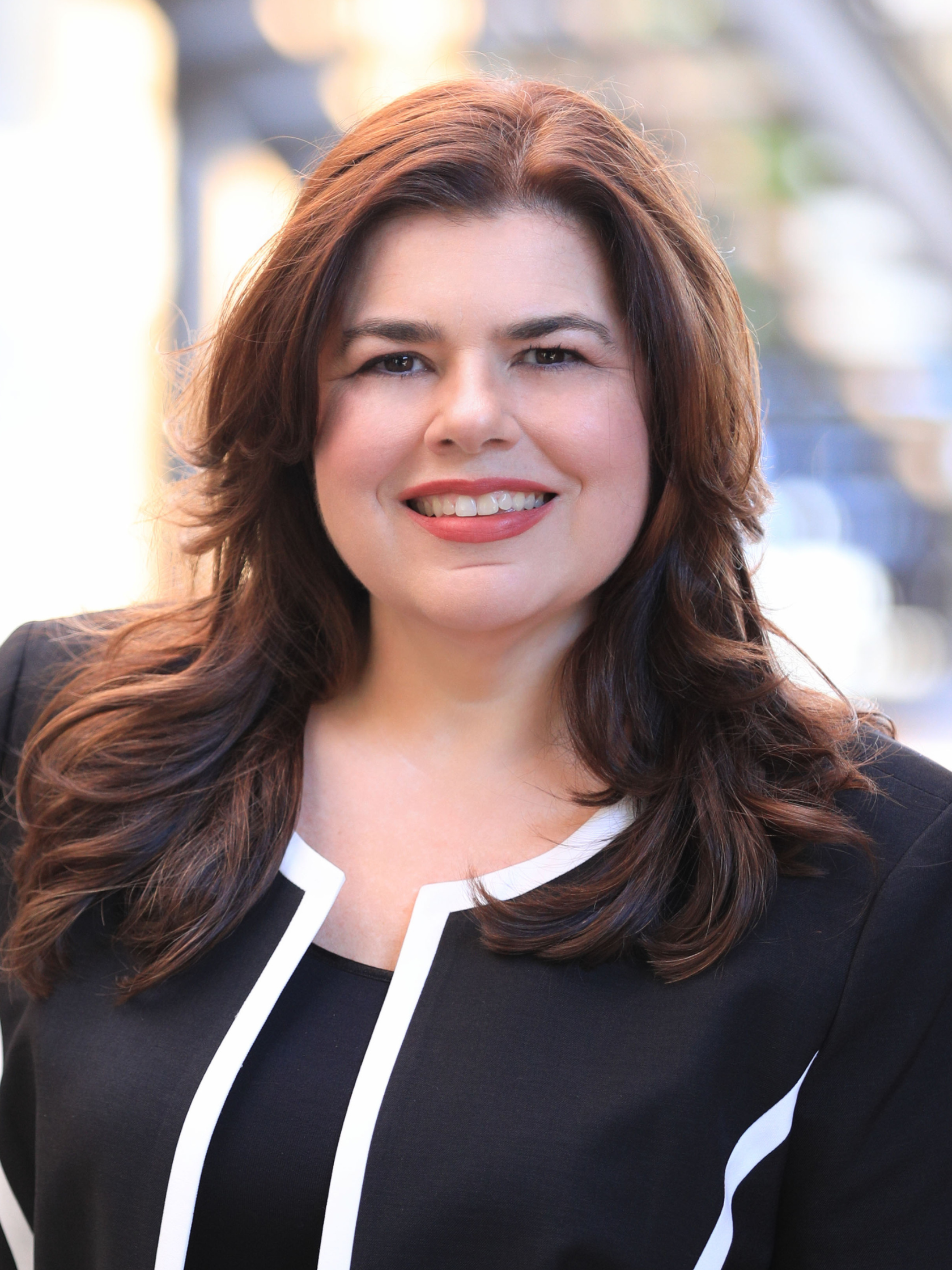 Lori Sinclair - Headshot 1680 x 2240